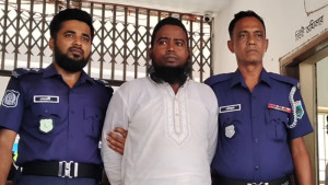 ২১ লাখ টাকা হাতিয়ে নেওয়া ‘জিনের বাদশা’ গ্রেপ্তার