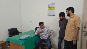 অনুপস্থিত ৫ চিকিৎসককে শোকজ করলেন হাসনাত
