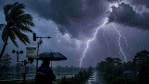 নদীবন্দরে সতর্কতা, রাতেই ১৩ অঞ্চলে ঝড়ের শঙ্কা