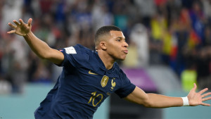 পেলের রেকর্ড ভেঙে বিশ্বকাপে নতুন ইতিহাস এমবাপ্পের