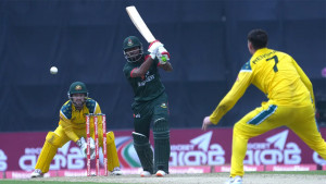 অজিদের বিপক্ষে মোসাদ্দেকের ঝড়ো ইনিংসে টাইগারদের লড়াকু স্কোর