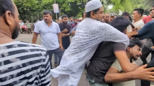 ধানমন্ডিতে সাংবাদিককে পেটালো জামায়াত-শিবির কর্মীরা