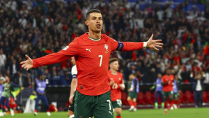 ইতিহাসের শেষ পাতাটি লিখতে মাঠে নামছেন রোনালদো