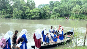 ‘জনপ্রতিনিধিরা শুধু প্রতিশ্রুতি দিয়েছেন, সেতু আর হয়নি’