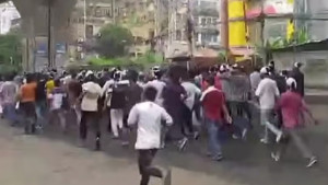 মাথায় কাফনের কাপড় বেঁধে মিছিল করল নিষিদ্ধ যুবলীগ