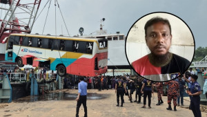 যে কারণে সবাইকে নামিয়ে বাসে একাই ছিলেন চালক, জানালেন নিজেই