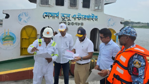 সদরঘাট-ফতুল্লা নৌপথে বালিবাহী নৌযানের জরিমানা