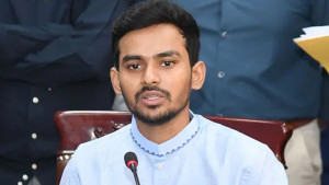 স্বরাষ্ট্রমন্ত্রীর বক্তব্যে সীমান্তে বিএসএফের কর্মকাণ্ডকে বৈধতা দিচ্ছে: আসিফ মাহমুদ