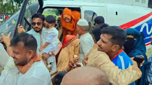 বাবার স্বপ্ন পূরণ, হেলিকপ্টারে বউ আনলেন ছেলে