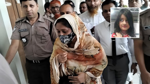 স্বপ্নাকে বারবার বললাম, বইন দরজাটা খোল কিন্তু খোলে নাই: রামিসার মা