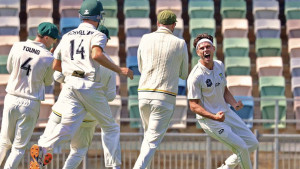 অসম্ভবকে সম্ভব করে ৫ বলে ৫ উইকেট নিলেন নিউজিল্যান্ডের ক্রিকেটার