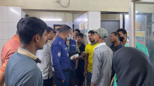 নির্মাণাধীন ভবনের মাচা ভেঙে পড়ে দুই শ্রমিকের মৃত্যু