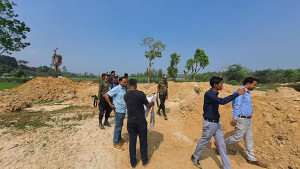 সশস্ত্র পাহারায় তোলা চকরিয়ার সেই বালুমহালে অভিযান, শ্যালো মেশিন ধ্বংস