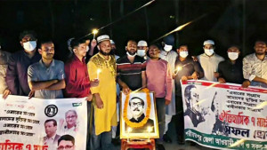 মধ্যরাতে মোমবাতি প্রজ্বলন করে ৭ মার্চ স্মরণ, ভিডিও ভাইরাল