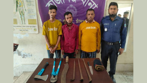 ডাকাতির প্রস্তুতিকালে পিকআপসহ আটক ৩