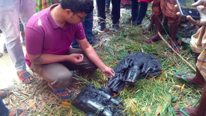 পুকুর সংস্কারের সময় কষ্টিপাথরের প্রাচীন বিষ্ণুমূর্তি উদ্ধার