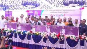 বগুড়ায় ৪৯৬ নারী পেলেন ফ্যামিলি কার্ড