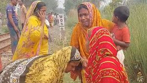 হেডফোন লাগিয়ে রেললাইন ধরে বাসায় ফেরার পথে ট্রেনের ধাক্কায় মৃত্যু