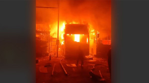 সাভারে বাসে আগুন, আহত ৩