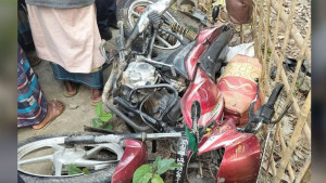 ঈদযাত্রায় প্রাণ গেল মা-বাবা ও ছে‌লের, মে‌য়ে হাসপাতা‌লে