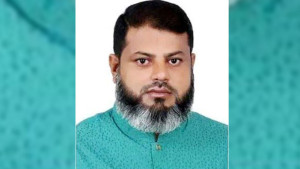 ভিজিএফের চাল নিতে আসা বৃদ্ধকে চেয়ারম্যানের গলাধাক্কা