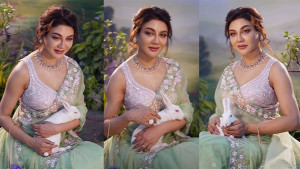 খরগোশের সঙ্গে খুনসুটিতে জয়া