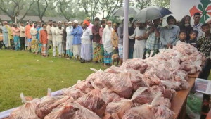 ১০ টাকায় এক কেজি গরুর মাংস, অসহায়ের মুখে হাসি