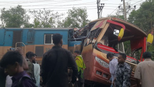 কুমিল্লায় ট্রেন দুর্ঘটনায় নিহত ১২ জনের পরিচয় মিলেছে