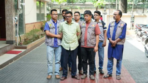 প্রধানমন্ত্রীর উপদেষ্টা পরিচয় দেওয়া প্রতারক আটক