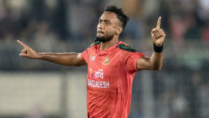 বিপিএলের সেরা বোলার সুযোগ পেলেন পিএসএলে