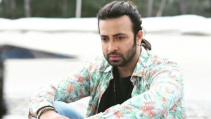 কোন পথে হাঁটছেন শাকিব খান?