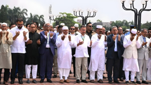 স্পিকারের স্ত্রীর জানাজা সম্পন্ন, কফিনে পুষ্পস্তবক অর্পণ প্রধানমন্ত্রীর