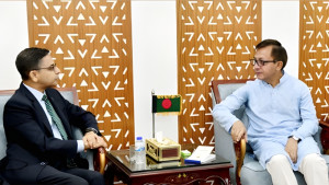 হরমুজ প্রণালীর পরিস্থিতি পর্যবেক্ষণ করছে সরকার: বাণিজ্যমন্ত্রী