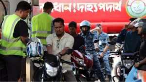 জ্বালানি তেল মজুতের অভিযোগ, দায় কার?