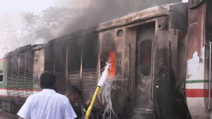চট্টলা এক্সপ্রেস ট্রেনের আগুন নিয়ন্ত্রণে, তদন্ত কমিটি গঠন
