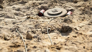 সীমান্তে স্থলমাইন বিস্ফোরণে রোহিঙ্গা যুবকের পা বিচ্ছিন্ন