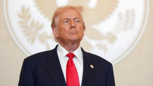 ট্রাম্পের ইরান হামলার চূড়ান্ত লক্ষ্য নিয়ে ধোঁয়াশা কাটছে না