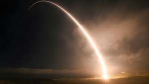 ইরান যুদ্ধের মধ্যে পারমাণবিক সক্ষমতাসম্পন্ন ক্ষেপণাস্ত্র পরীক্ষা যুক্তরাষ্ট্রের