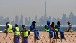 ‘কাজ না করলে না খেয়ে থাকতে হবে’—যুদ্ধে জীবন বাজি প্রবাসী শ্রমিকদের