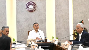 প্রধানমন্ত্রীত্বের এক মাস: অর্থনৈতিক পুনরুদ্ধার ও সংস্কারই বড় চ্যালেঞ্জ