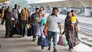 ছুটি শুরু, ঢাকা ছাড়ছে লাখ লাখ মানুষ