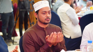 মসজিদে আত্মিক যাত্রার সূচনা, ক্ষমা চাইলেন নাসীরুদ্দীন পাটওয়ারী