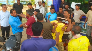 ফিলিং স্টেশনে বিএনপি নেতাকে গণপিটুনি