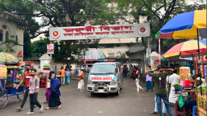 হাতিরঝিলে বৃষ্টির সময় মাথায় ইট পড়ে নারীর মৃত্যু