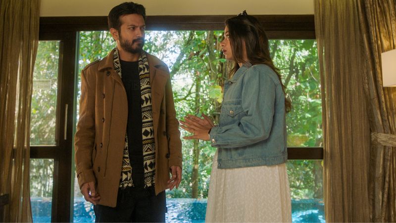 একসাথে থেকেও আলাদা ইয়াশ-পারসা ইভানা