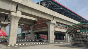 পরিষ্কার হলো মেট্রোরেল স্টেশনের আবর্জনা