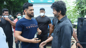 থালাপতি বিজয়ের জয়ে ধোনির ছায়া? তামিল রাজনীতিতে নতুন অধ্যায়