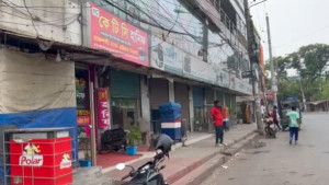 রাজশাহীর সঙ্গে সারা দেশের বাস চলাচল বন্ধ