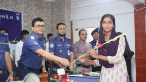১২০ টাকায় পুলিশে চাকরি পেল ২৬ জন