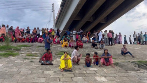 চার মাস বয়সী সন্তানকে নদীতে ফেলে দিয়ে মায়ের আত্মহত্যার চেষ্টা